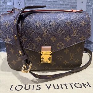 LOUIS VUITTON Pochette Métis w/COA